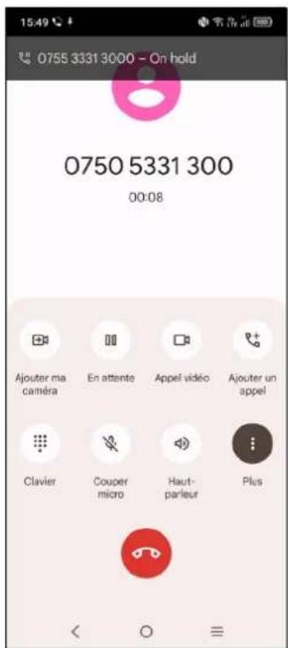 0755 3331 3000 - On hold 0750 5331 300 00:08 Ajouter ma caméra En attente Appel vidéo Ajouter un appel Clavier Couper micro Haut-parleur Plus