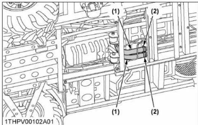 KUBOTA RTV-X1130 - Vérification des colliers et flexibles de radiateur - 4