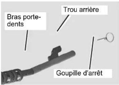 KUBOTA RA2577 - Rangement des bras porte-dents dans les supports de transport - 1