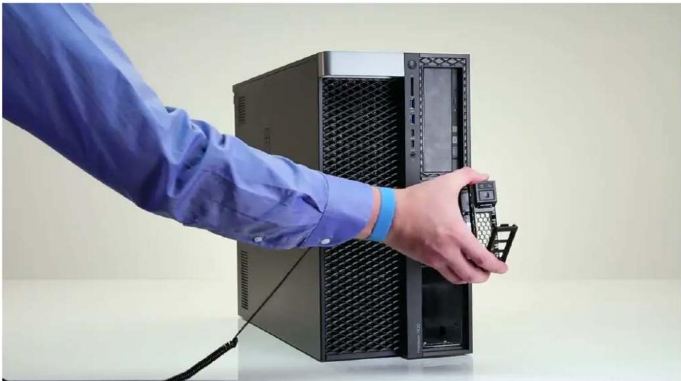 DELL Precision 7920 Tower - Αφαίρεση της μονάδας NVMe Flexbay - 2