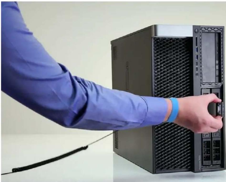 DELL Precision 7920 Tower - Αφαίρεση της μονάδας NVMe Flexbay - 4