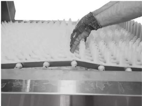 Hobart FT1000e - Adjusting the Conveyor Take-Up Unit (Load Section) - 2