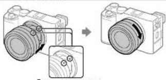 SONY Alpha A7C II - Під'єднайте фотоапарат з установленою батареєю до адаптера змінного струму (додається) за допомогою USB-кабелю (додається), а адаптер змінного струму підключіть до розетки. - 2