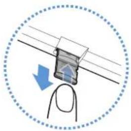 Thinkware F70 Pro - Retrait et insertion de la carte mémoire - 1