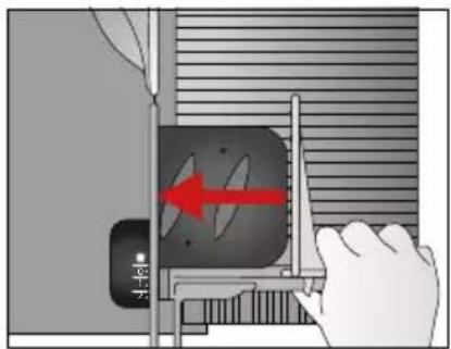 Diagram showing a hand pressing a button on a device with a red arrow indicating motion or direction, labeled '左下角' (Left side) in Chinese.