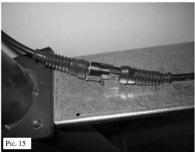 EDILKAMIN SERBATOIO 500 Kg - Fastening the electronic regulator (R) to the tank - 5