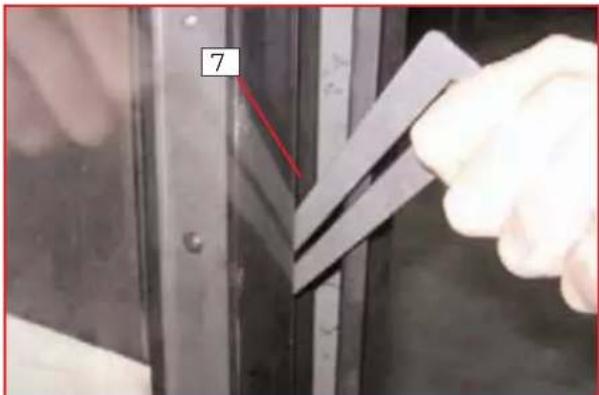 EDILKAMIN CRISTAL - Cleaning the glass - 3