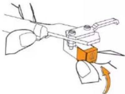LENCO LS-470 - Installation d'un nouveau stylet de rechange - 2