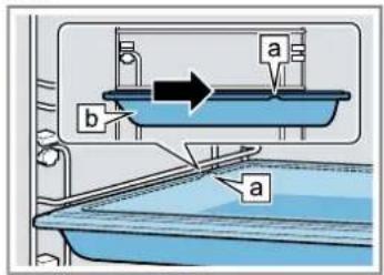 BOSCH CMG7241B2 - Insérer les accessoires dans le compartment de cuisson - 2