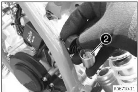 GasGas MC 50 (2024) - Monter le carburateur - 3