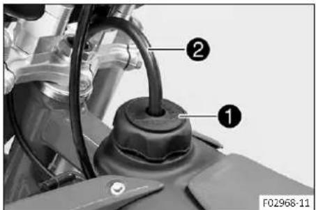 GasGas MC 50 (2024) - Fermer le bouchon du réservoir de carburant - 1