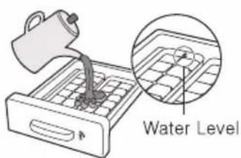 SAMSUNG RT46H5321SP - Removing the Ice Cubes - 1