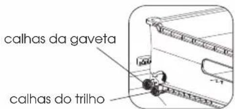 HISENSE RB645N4BFD - Gaveta e controle de umidade - 3