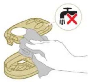 PHILIPS AquaTrio Cordless XW9385 - Cleaning the filter - 8