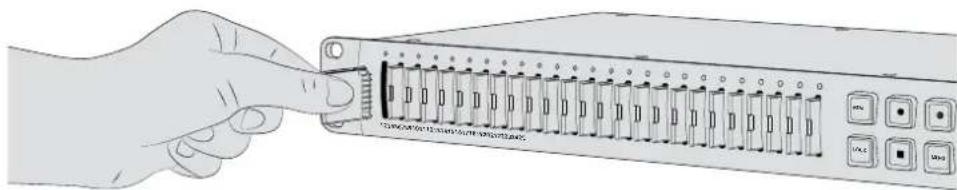 Blackmagic Design Duplicator 4K - Порядок установки SD-карты - 1