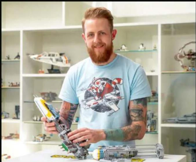 LEGO Star Wars 75181 - MEET THE MODEL DESIGNER - 2