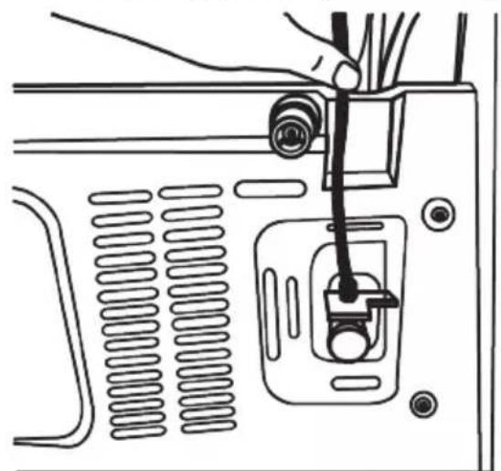 GRUNDIG GSBS 23340 FX - Connecting the water hose to the product - 2