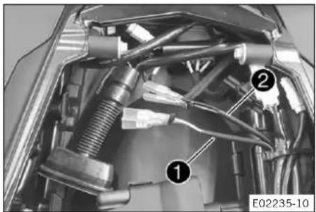 KTM 1290 Super Adventure S (2024) - Circuit accessoire 1 et circuit accessoire 2 arrière - 1