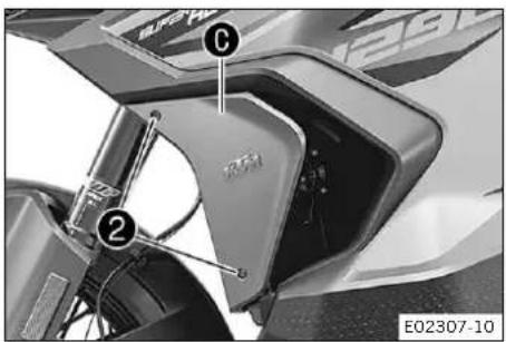 KTM 1290 Super Adventure S (2024) - Monter le becquet avant - 2