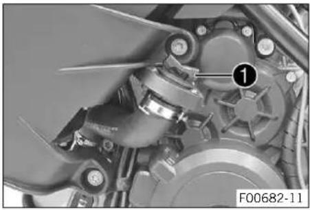KTM 1090 Adventure (2016) - TRAVAUX D'ENTRETIEN SUR LE MOTEUR 196 - 1