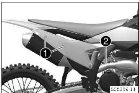 KTM 250 SX-F Factory Edition (2024) - Monter le silencieux arrière - 1