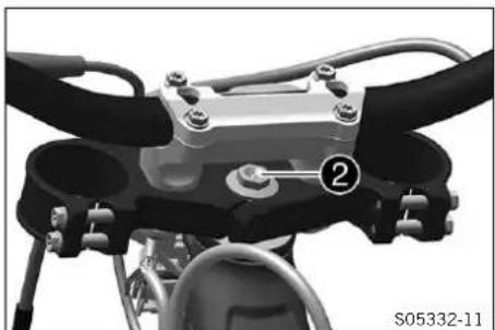 KTM 250 SX-F Factory Edition (2024) - Monter le té de fourche inférieur - 2