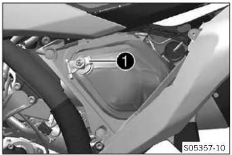 KTM 250 SX-F Factory Edition (2024) - TRAVAUX D'ENTRETIEN SUR LA PARTIE-CYCLE - 1