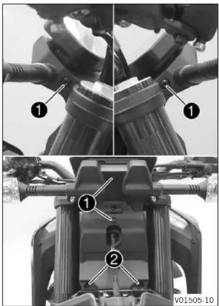 KTM 790 Duke (2024) - Monter le cache du support de plaque-phare - 2