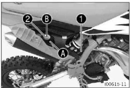 KTM 50 SX (2024) - Monter le silencieux arrière - 1