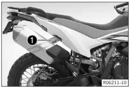 KTM 890 Adventure R (2024) - Monter le silencieux arrière - 2