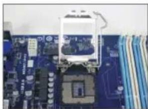 GIGABYTE GA-H55M-S2HP - Инсталиране на процесор Intel (пропуснете тази стъпка ако дънната платка има вграден микропроцесор) - 1