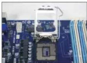 GIGABYTE GA-H55M-S2HP - Εγκατάσταση ενός επεξεργαστή της Intel (παρακάρψτε αυτό το βήμα αν η μητρική κάρτα διαθέτει ενσωματωμένη CPU) - 1