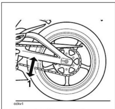 TRIUMPH Daytona 675 SE (2010) - Contrôle de la flèche de la chaîne - 1