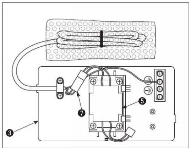 JUKI LZ-2280B - Comment installer la boîte du réacteur [Uniquement pour les modèles de type UE] - 3