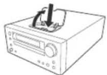 ONKYO CS-445 - Insertion de votre iPod dans le socle pour iPod de l'ampli-tuner CD. - 1