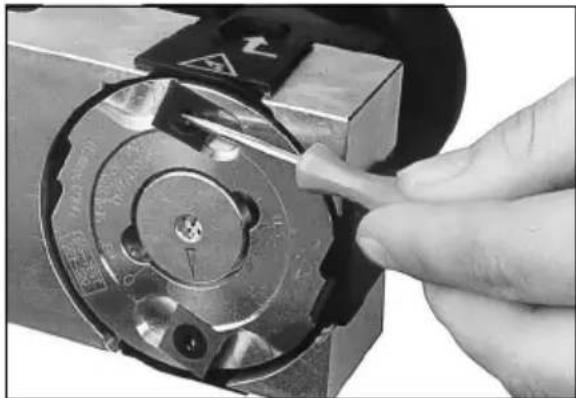 METABO LF 850 S - Turn/replace the reversible blades - 1