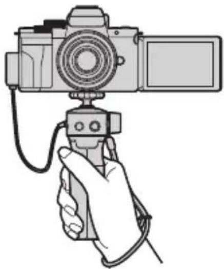 PANASONIC Lumix DC-G100D - Utilisation comme poignée - 2