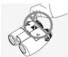 Swarovski AX Visio - RECOMENDACIONES DE SEGURIDADkOn HAcTpoaKn no yacobOn CTpenKe, noka 06paxehne He cTAHET qETKm. 3atEm NOHOCbIO CHINMe KpbIkwy dna ObekTHBOB.

![](images/56b96c102d56683b2d44ce80b8a583e31287a7ad3635e7874a38c6d899370582.jpg)

4. NcnoB3yIe KOIEC OOKycnPOBKn, 106bI CΦOKYCnPOBaTbPabN KaHJ HA yDaneHHOMoBeKTe (depXnTe neBbI rna3aKpbTbM).

![](images/0fb7613bf6c289e20787929f70f01098461dc6eb35b0190a8d8bcdc3c42bb9b1.jpg)

5.TenepbcmotpnteHaTOTXe oBbEXTneBBIMrA3OMpeep3NeBBIOKyIaRnMeDnEHHoROBopaunBaHTe KOIbO DNOpTNpueckcHnHCTPOKN No YacOB0N CTpenke, NOKO nOsbpaKeHHe CTAHET YeTKM (depknte npabBn rna3 3akpbTbIM). - 4