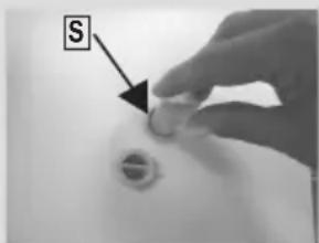 CANDY CST 27L3/1-S - Cleaning the detergent dispenser and its compartments - 2