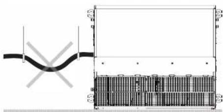 DAIKIN FWE08DAFN5V3-S - Instalación de la tuberia de drenaje a la unidad - 6