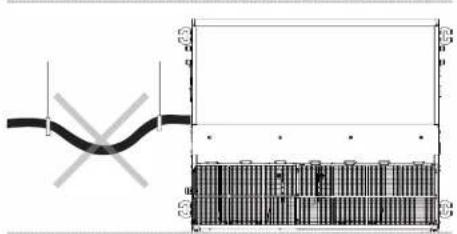 DAIKIN FWE08DAFN5V3-S - Collegamento delle tubazioni di scarlo all'unità - 6