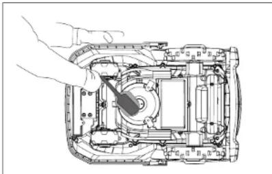 Yard Force SA900B - Nettoyer sous l'appareil - 1