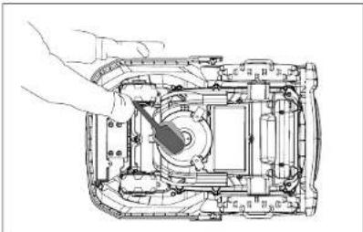 Yard Force SA900B - Czyszczenie obudowy kosiarki - 2
