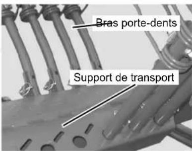 KUBOTA RA2071T EVO - Rangement des bras porte-dents dans les supports de transport - 2