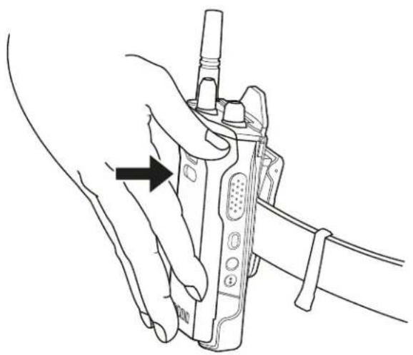 MOTOROLA MOTOTRBO Ion - 휴대 케이스에 무전기 삽입 - 2