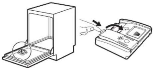 IKEA MEDELSTOR 704.755.04 - Remplissage du distributeur de liquide de rinçage - 1