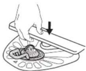 IKEA MEDELSTOR 704.755.04 - Pulizia del mulinello inferiore - 3