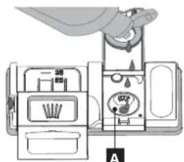 IKEA RÅGLANDA 305.680.34 - Remplir le distributeur de liquide de rincege - 2
