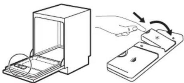 IKEA HYGIENISK 004.756.11 - Remplissage du distributeur de liquide de rinçage - 1