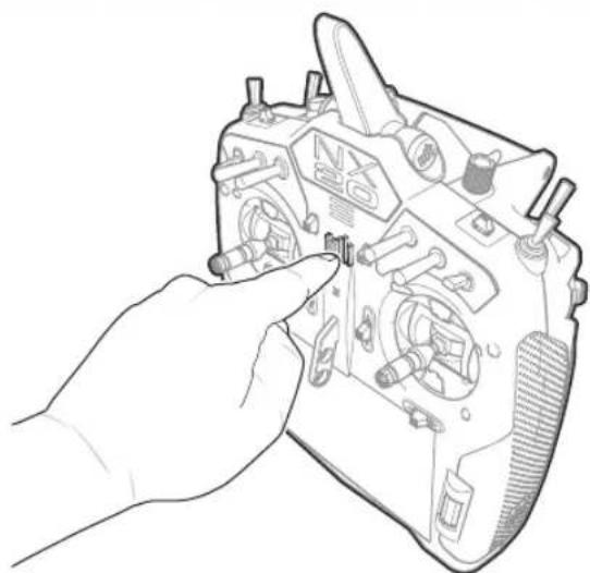 SPEKTRUM NX20 - DEN NX20 EIN- UND AUSSCHALTEN - 1